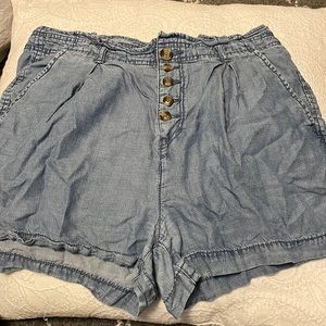 Size 14 high waisted American Eagle cambric button shorts